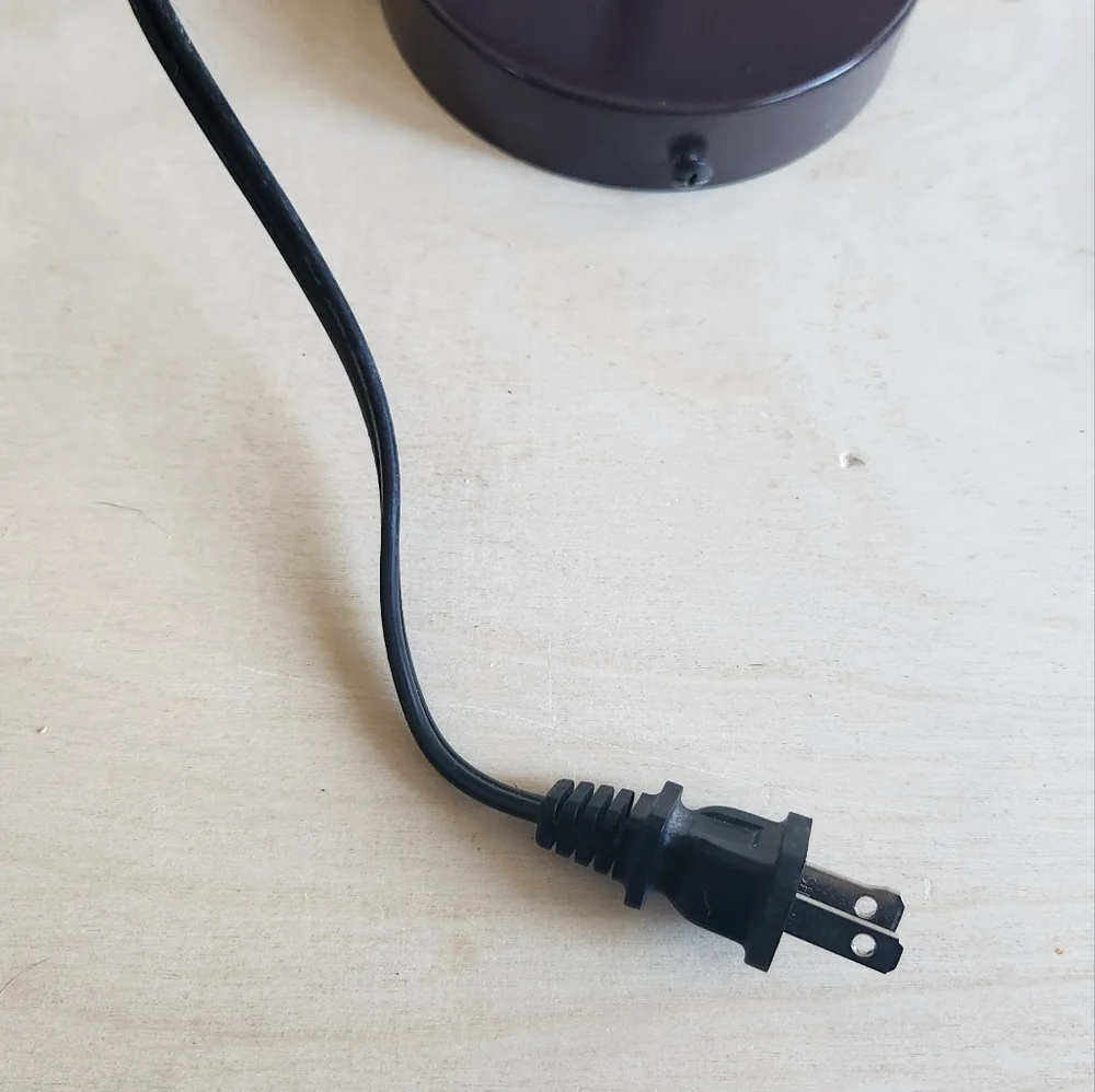 Wall Mounted Plug In Adjustable Reading Lamp - Picture 8 of 10